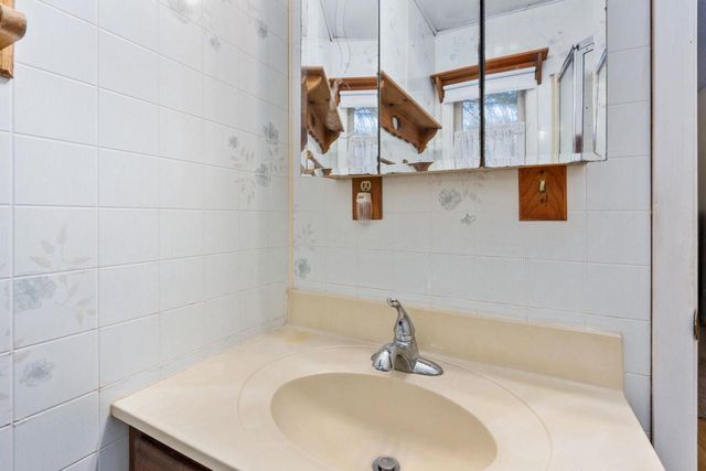 1866 W 16th Avenue, Adams, WI 53934