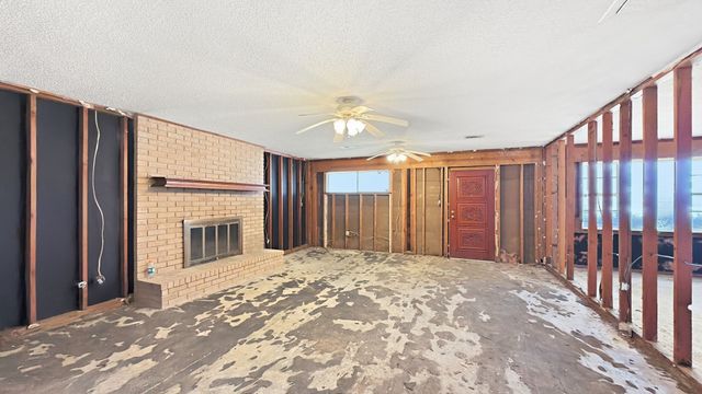 1027 Highway 377 N, Whitesboro, TX 76273