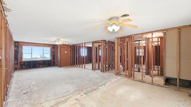 1027 Highway 377 N, Whitesboro, TX 76273