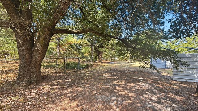 1027 Highway 377 N, Whitesboro, TX 76273