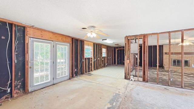 1027 Highway 377 N, Whitesboro, TX 76273