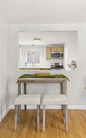 8 Sunset Drive, Smithfield, RI 02917