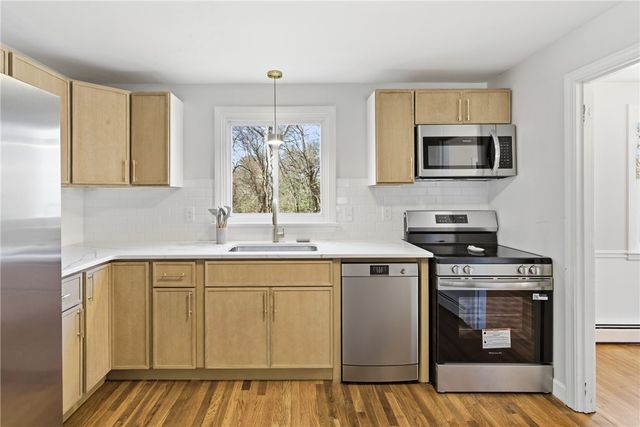 8 Sunset Drive, Smithfield, RI 02917