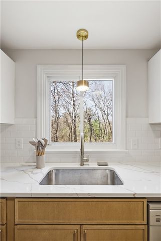 8 Sunset Drive, Smithfield, RI 02917