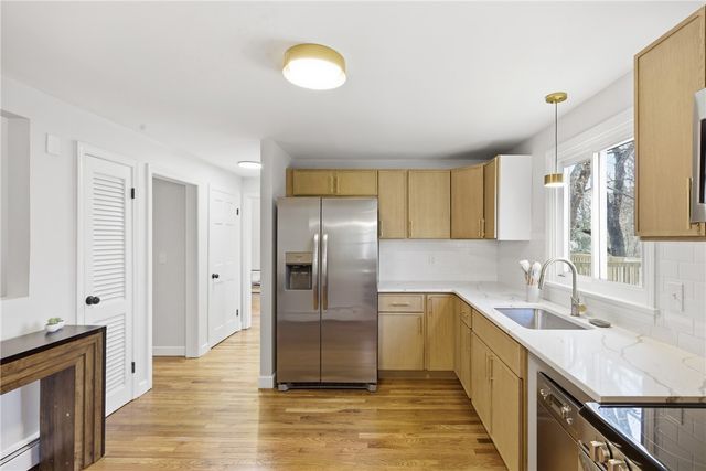 8 Sunset Drive, Smithfield, RI 02917