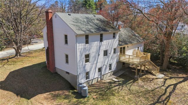 8 Sunset Drive, Smithfield, RI 02917