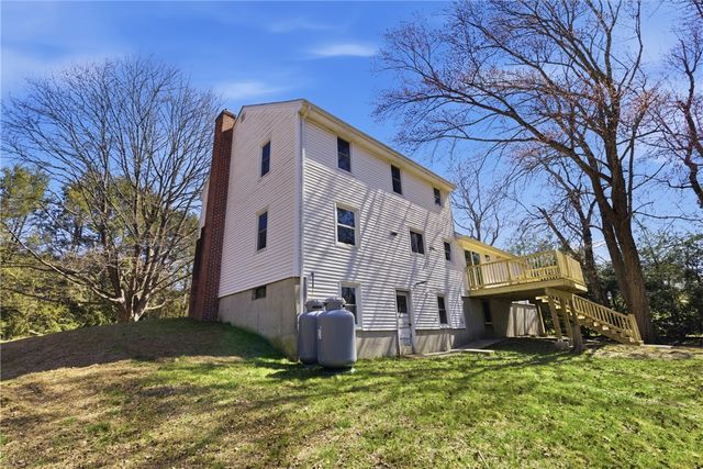 8 Sunset Drive, Smithfield, RI 02917