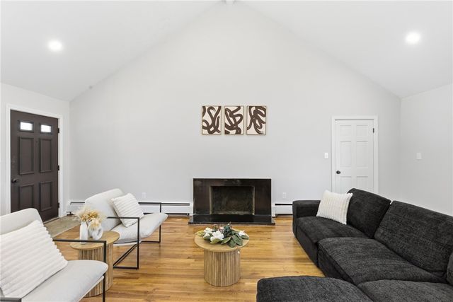 8 Sunset Drive, Smithfield, RI 02917