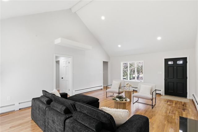 8 Sunset Drive, Smithfield, RI 02917