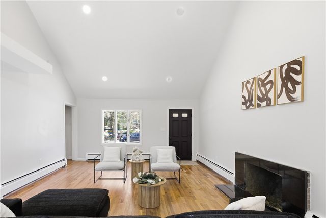 8 Sunset Drive, Smithfield, RI 02917