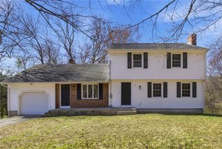 8 Sunset Drive, Smithfield, RI 02917