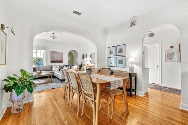 2101 BURLINGTON AVENUE N, St Petersburg, FL 33713