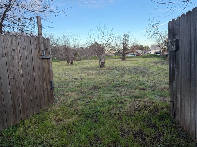 1983 Hooper Rd, Yuba City, CA 95993