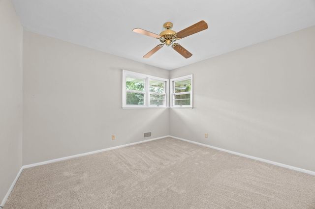6177 Upper 48th Street N, Oakdale, MN 55128