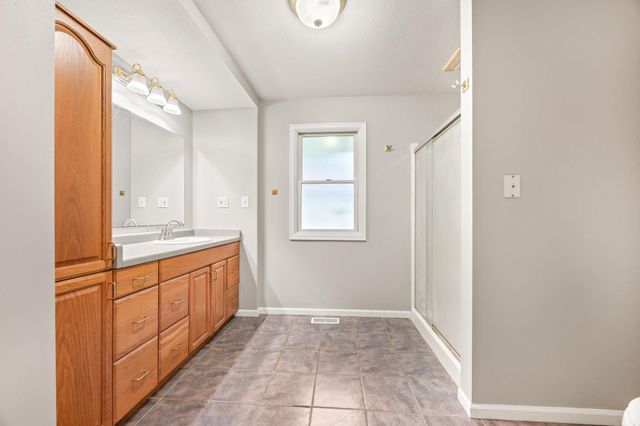 6177 Upper 48th Street N, Oakdale, MN 55128