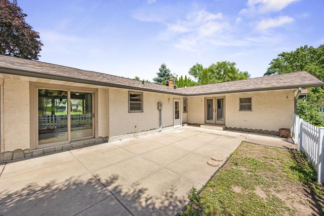6177 Upper 48th Street N, Oakdale, MN 55128