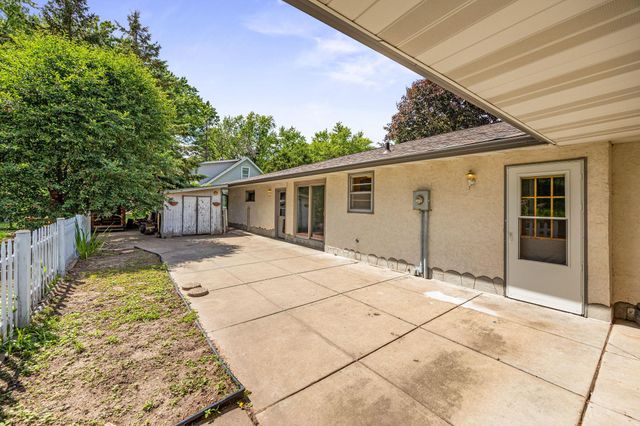 6177 Upper 48th Street N, Oakdale, MN 55128
