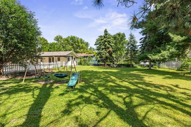 6177 Upper 48th Street N, Oakdale, MN 55128