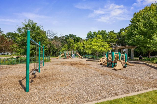 6177 Upper 48th Street N, Oakdale, MN 55128