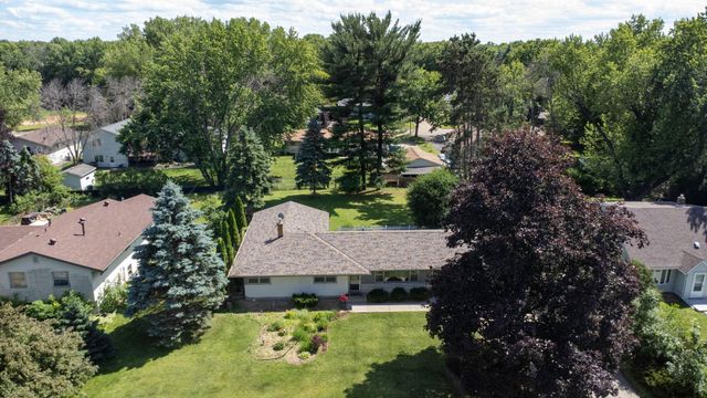 6177 Upper 48th Street N, Oakdale, MN 55128