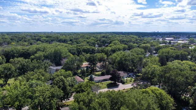 6177 Upper 48th Street N, Oakdale, MN 55128