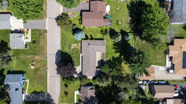 6177 Upper 48th Street N, Oakdale, MN 55128
