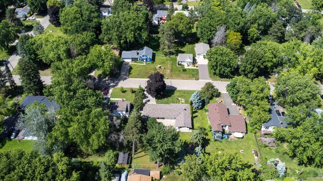 6177 Upper 48th Street N, Oakdale, MN 55128