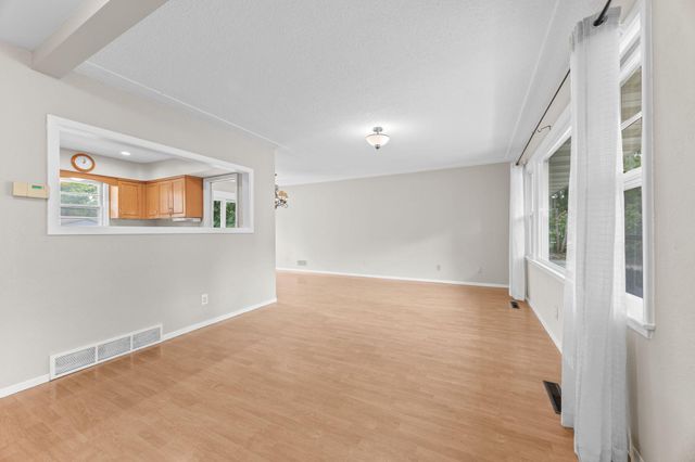 6177 Upper 48th Street N, Oakdale, MN 55128