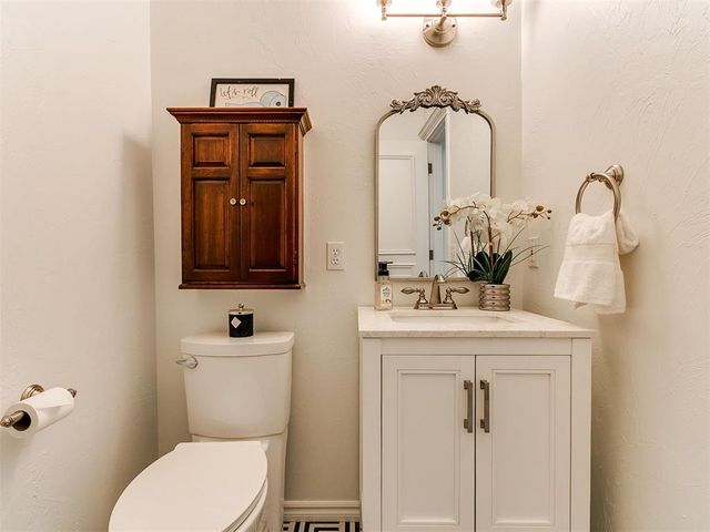 2917 Kingwood Drive, Edmond, OK 73013