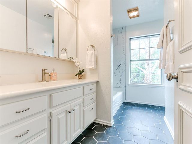 2917 Kingwood Drive, Edmond, OK 73013