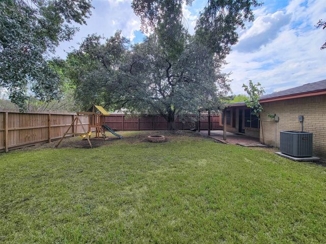 7907 Rumbling Wood Court, Houston, TX 77086