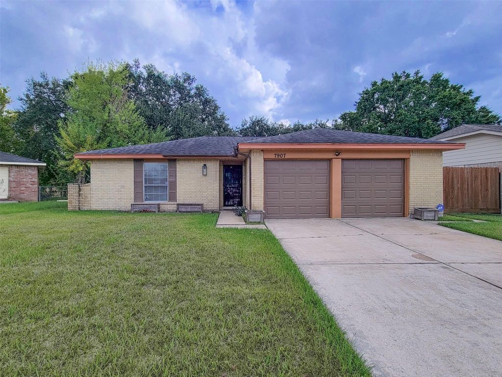 7907 Rumbling Wood Court, Houston, TX 77086