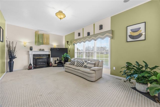 14 Marc Mar Trail, Gates, NY 14606