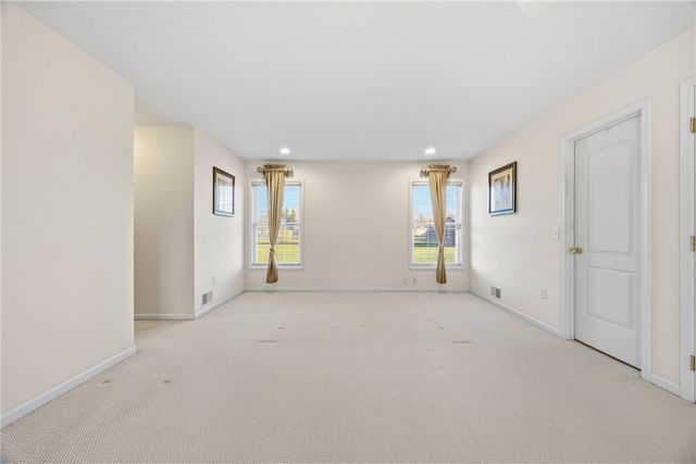 14 Marc Mar Trail, Gates, NY 14606