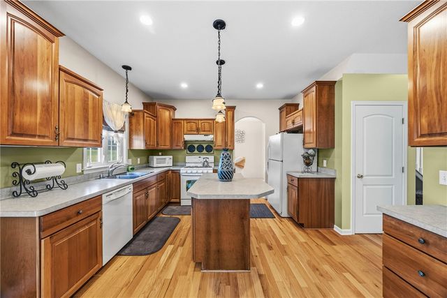 14 Marc Mar Trail, Gates, NY 14606