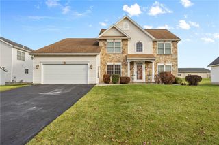 14 Marc Mar Trail, Gates, NY 14606