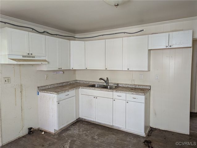 1224 McKenzie St, Petersburg, VA 23803