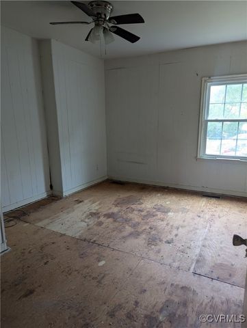 1224 McKenzie St, Petersburg, VA 23803