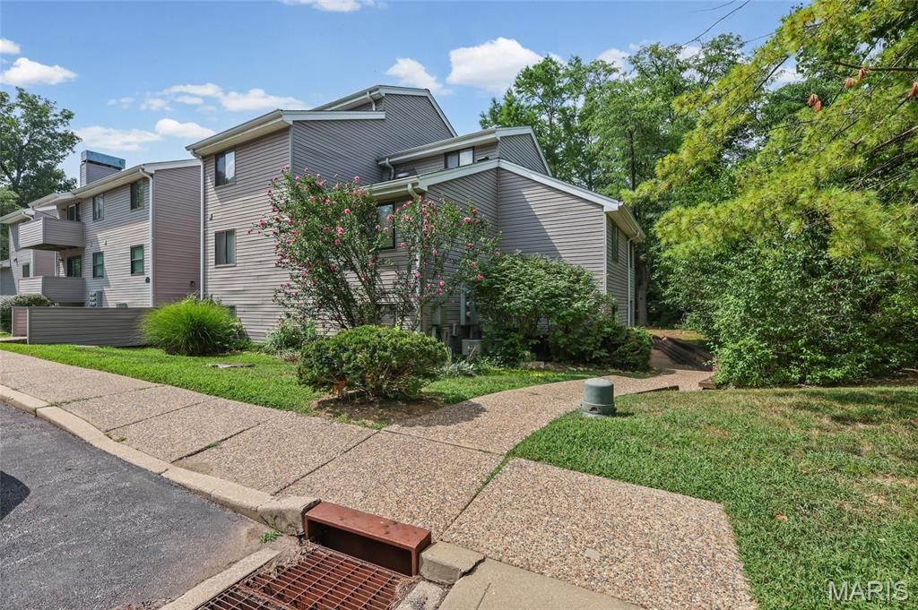 1333 Prospect Village Lane A, Ballwin, MO 63021