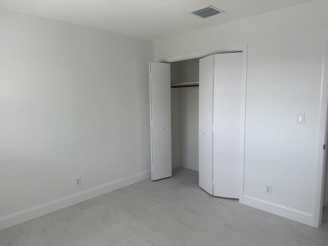 402 Lake Shore Drive 202, West Palm Beach, FL 33403