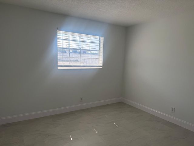 402 Lake Shore Drive 202, West Palm Beach, FL 33403