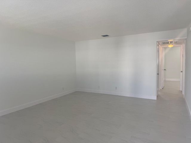402 Lake Shore Drive 202, West Palm Beach, FL 33403