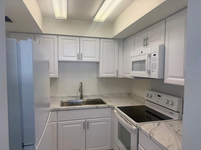 402 Lake Shore Drive 202, West Palm Beach, FL 33403