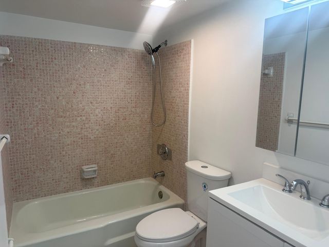 402 Lake Shore Drive 202, West Palm Beach, FL 33403