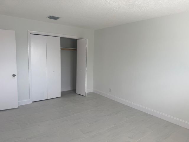 402 Lake Shore Drive 202, West Palm Beach, FL 33403