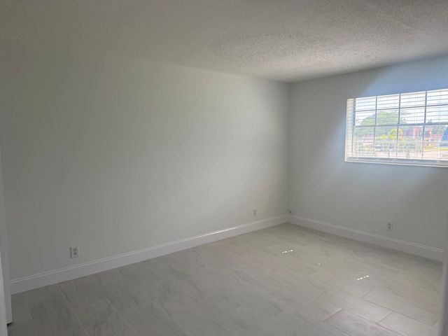 402 Lake Shore Drive 202, West Palm Beach, FL 33403