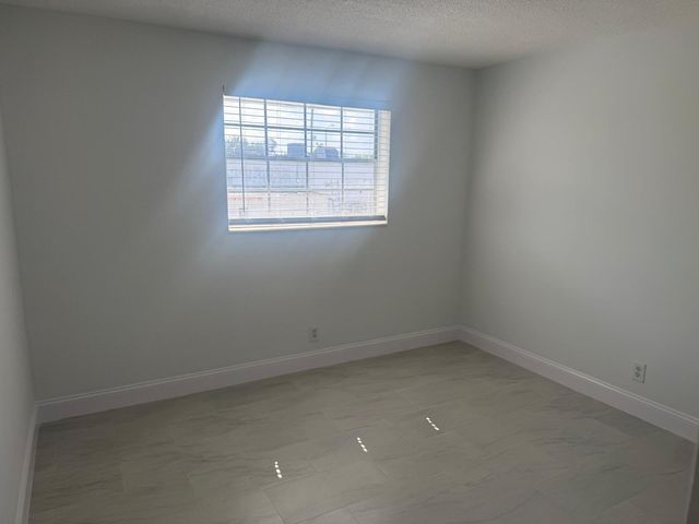 402 Lake Shore Drive 202, West Palm Beach, FL 33403