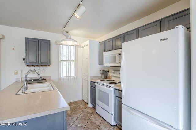 3732 S Paseo De Los Nardos, Green Valley, AZ 85614