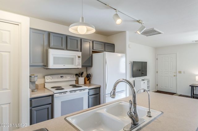 3732 S Paseo De Los Nardos, Green Valley, AZ 85614