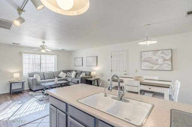 3732 S Paseo De Los Nardos, Green Valley, AZ 85614